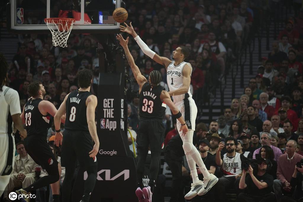 文班亚马27+11福克斯28+6+7 马刺战胜开拓者总分3-1